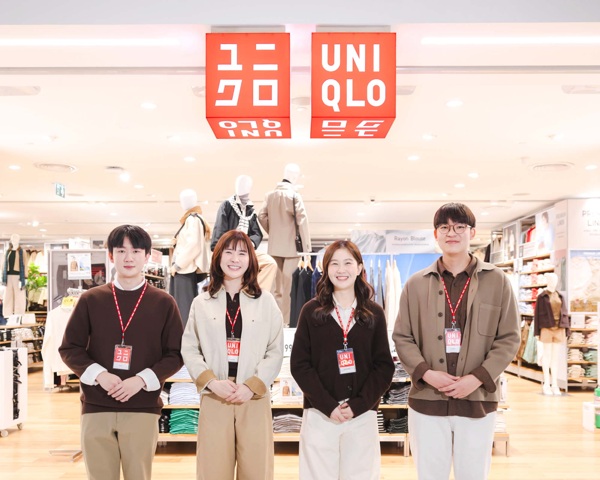 UNIQLO store entrance scene